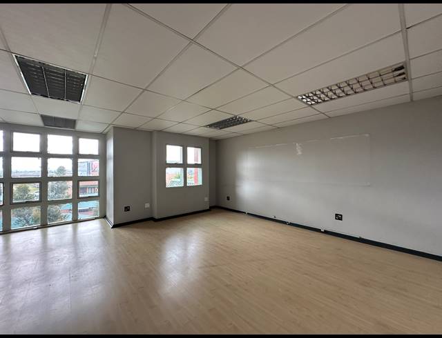 129.40M² OFFICE TO LET IN HIGHVELD